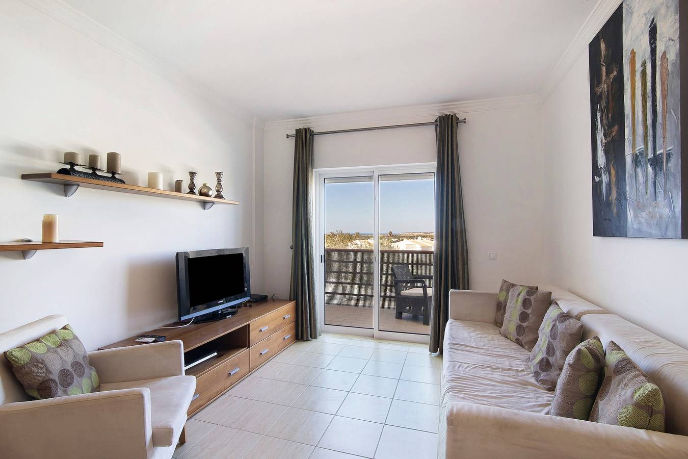 Appartamento intero, Appartamento 'Salgados Sea View' con piscina condivisa, Wi-Fi e aria condizionata in Guia, Distretto di Faro