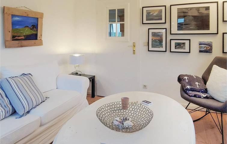 Ganze Ferienwohnung, Gemütliches 2BR Apartment mit Parkplatz, TV, Garten & Internet - 100m zum Strand, 500m zu Louisas Heimatküche in Badestrand Dagebüll, Dagebüll