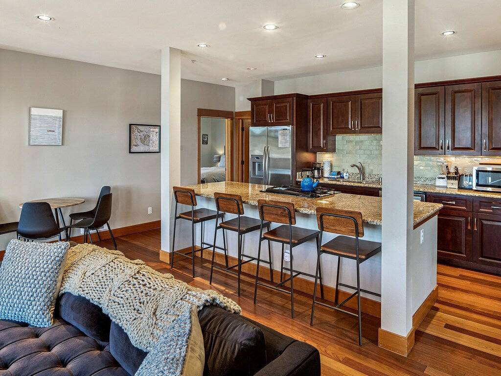 Ganze Wohnung, Harbour View Condo im Herzen der Stadt! (Churchill Plaza # 1) in Friday Harbor, San Juan Island