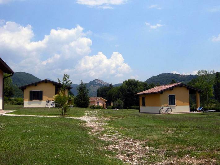 Ferienhaus für 3 Personen, mit Terrasse und Garten sowie Pool und Seeblick in Terni