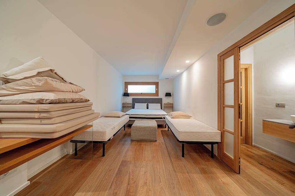 Modern Villa with Private Jacuzzi - San Pantaleo in San Pantaleo, Olbia