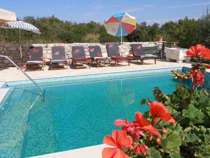 Geräumige Ferienvilla mit Pool und Meerblick in Šolta (Split-Dalmatien), Grohote
