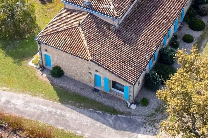 Location de vacances pour 2 personnes, avec jacuzzi ainsi que sauna et jardin à Saint-Savin (Gironde)