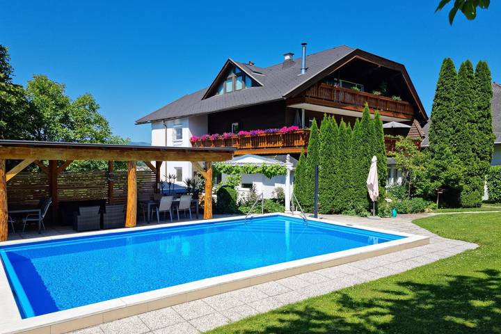 Ferienwohnung für 4 Personen, mit Balkon und Garten in Kärnten