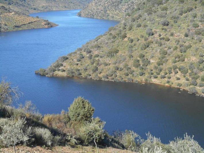 Location de vacances pour 6 personnes, avec terrasse ainsi que vue sur le lac et vue dans Mogadouro - 4