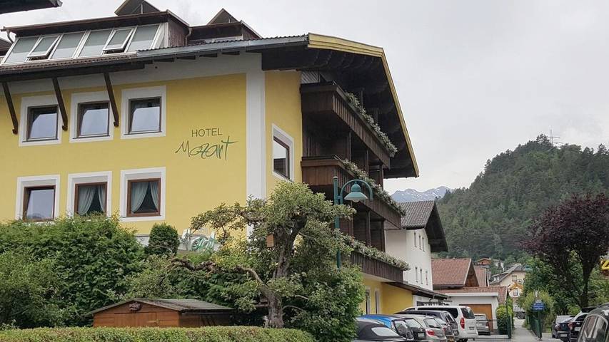 Hotel für 2 Personen, mit Balkon und Terrasse sowie Garten und Pool in Landeck - 3
