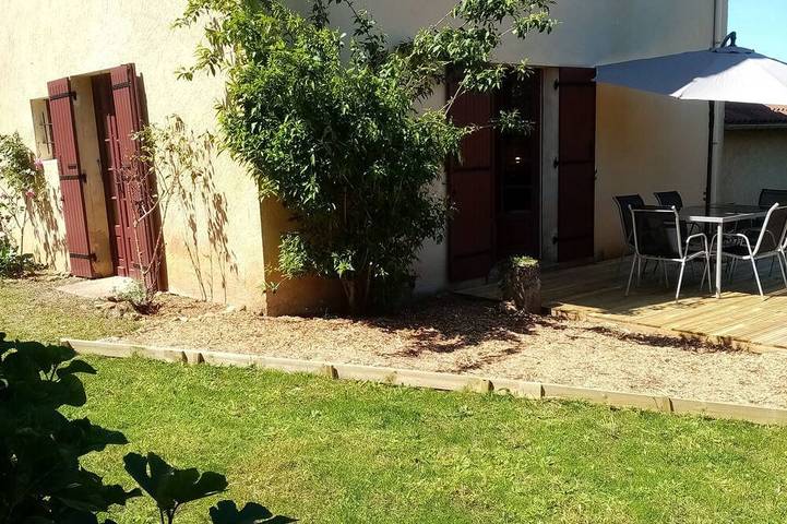 Location de vacances pour 6 personnes, avec jardin et terrasse à Cendrieux