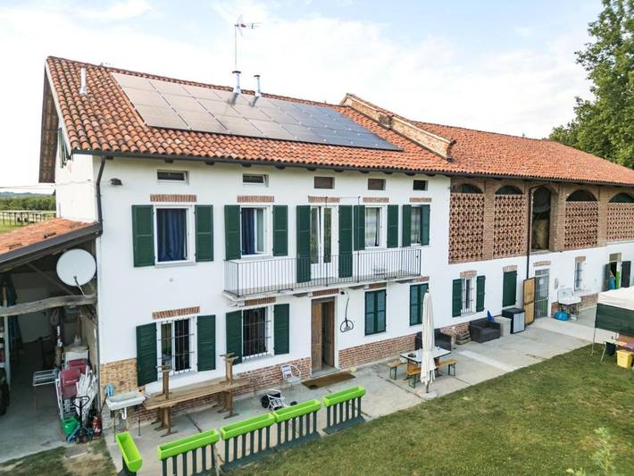 Chambre d’hôte pour 2 personnes, avec vue ainsi que piscine et jardin, animaux acceptés à Castellero