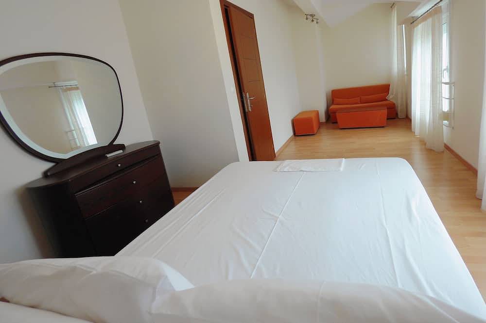 Ganze Wohnung, Chanioti Gehobene 3-Bett-Wohnung von Seaside in Chaniotis, Kassandra