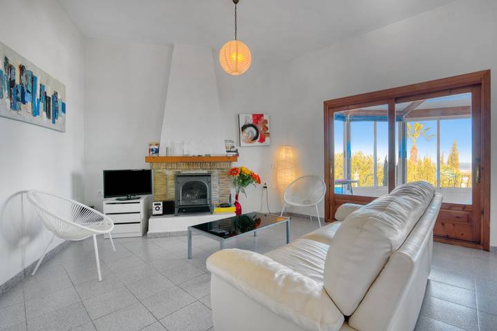 Villa 'Alta' con piscina privada, Wi-Fi y aire acondicionado in Montgó, Dénia