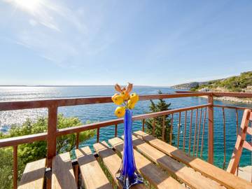 Ferienwohnung für 4 Personen, mit Garten und Terrasse in Starigrad