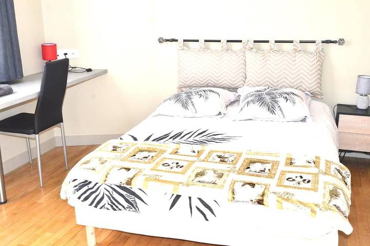 Appartement entier, À 5 mn du centre ville, Logement meublé de 3 chambres, environ 70m2,  2° étage. in Limoges, Région de Limoges