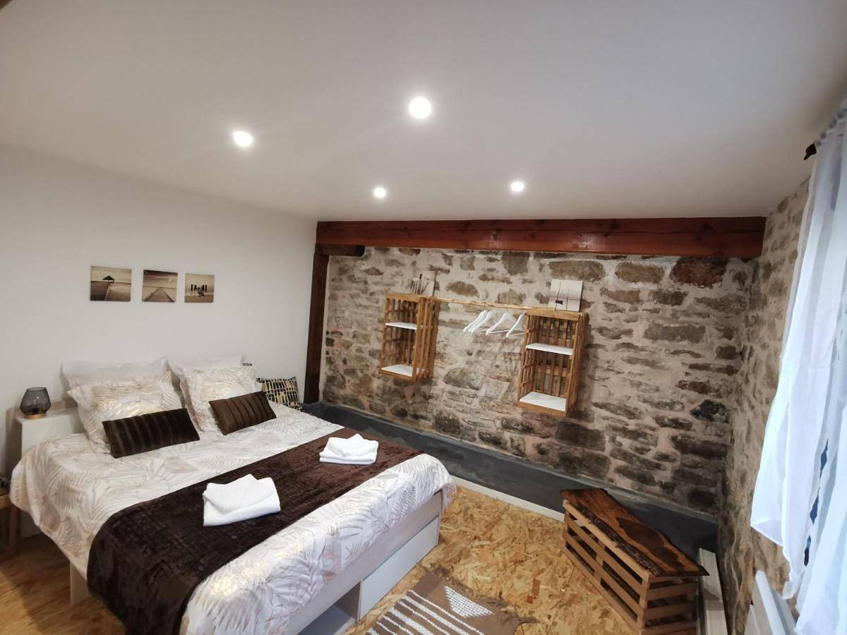 One-Bedroom House in Chamboulive, Région de Tulle