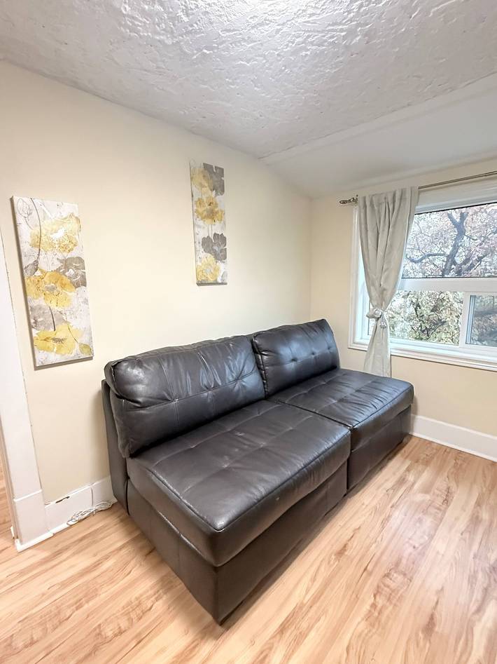Apartamento entero, Acogedora suite dúplex en el segundo piso in Winnipeg, Manitoba