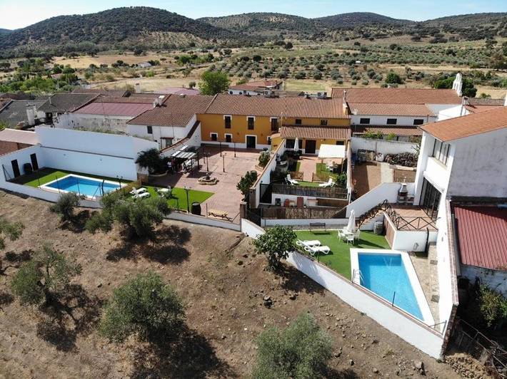 Casa de vacaciones para 14 personas, con jardín además de vistas y piscina, Se admiten mascotas en Valle del Guadiato - 4