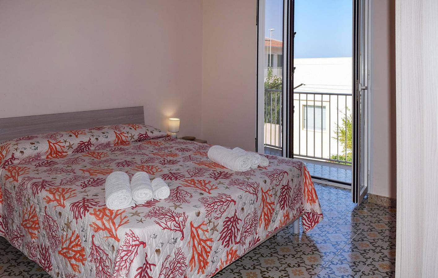 Appartamento intero, Accogliente appartamento con vista mare e terrazza vicino alla spiaggia di Sampieri in Marina di Modica, Modica