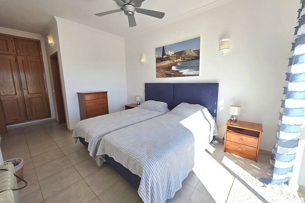 Entire apartment, Cristaluz in central location, 5 mins walk to shops, restaurants and the beach ! in Praia da Luz, Faro District