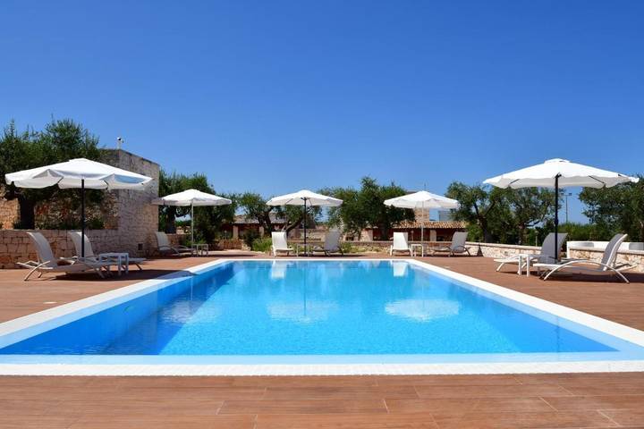 Location de vacances pour 2 personnes, avec jardin ainsi que terrasse et piscine à Castellana Grotte - 4