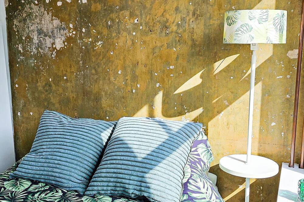 Large en-suite room in historic Canalhouse from 1729 in Dutch Coast