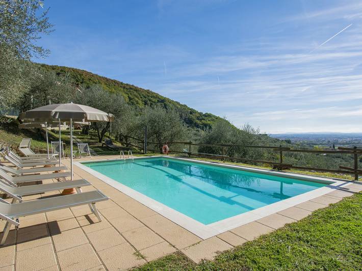 Location de vacances pour 6 personnes, avec terrasse ainsi que jardin et vue, animaux acceptés à Montecatini-Terme - 2