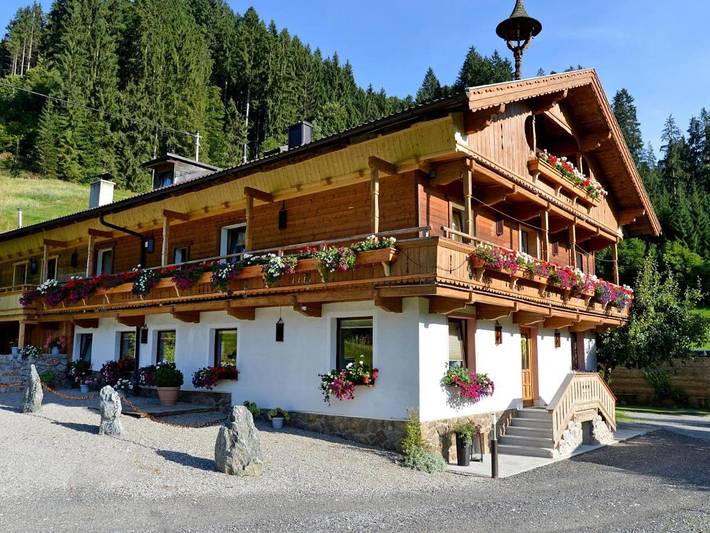 Ferienwohnung für 14 Personen, mit Balkon und Garten in Kelchsau