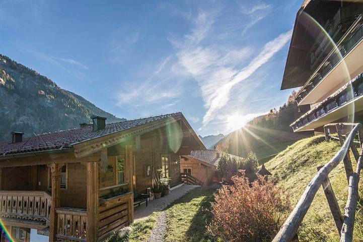 Privatzimmer für 2 Personen, mit Balkon und Terrasse sowie Garten und Sauna in Hüttschlag