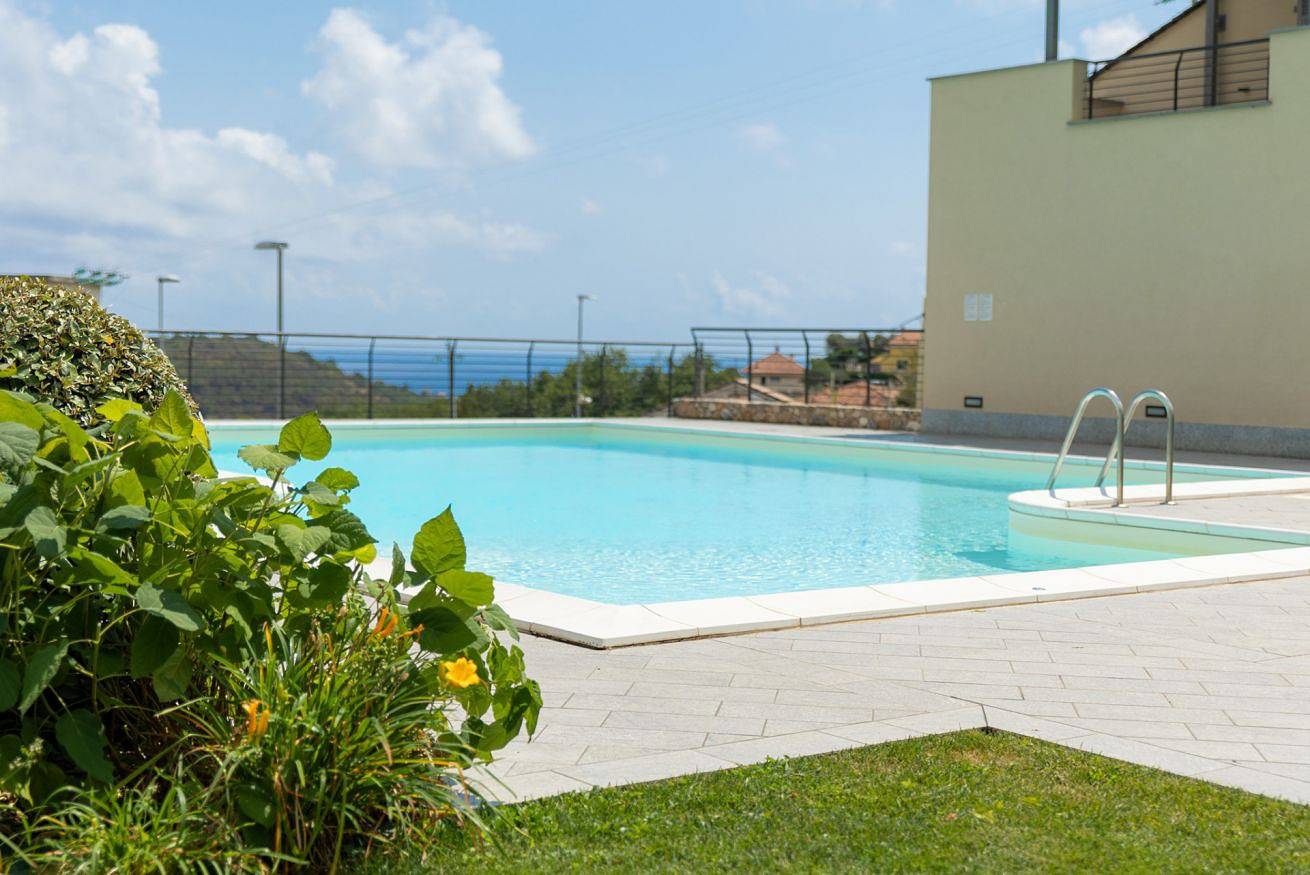 Ganze Wohnung, Perla Abernathy Ferienhaus am Meer mit Schwimmbad und privatem Garten in Toirano, Riviera di Ponente