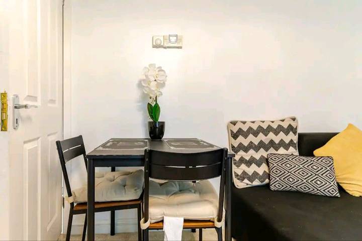 House Sleeps 8 with Garden and Parking in Wolverhampton, Région de Birmingham