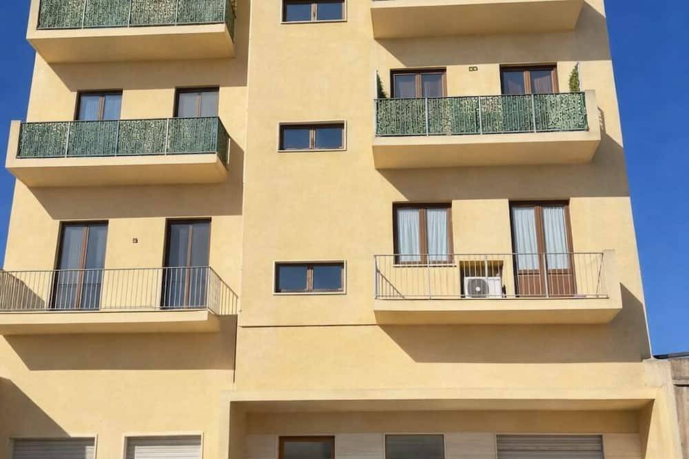 Entire apartment, Elegant Penthouse with Terrace Sinis Coast in Cabras, Stagno di Càbras
