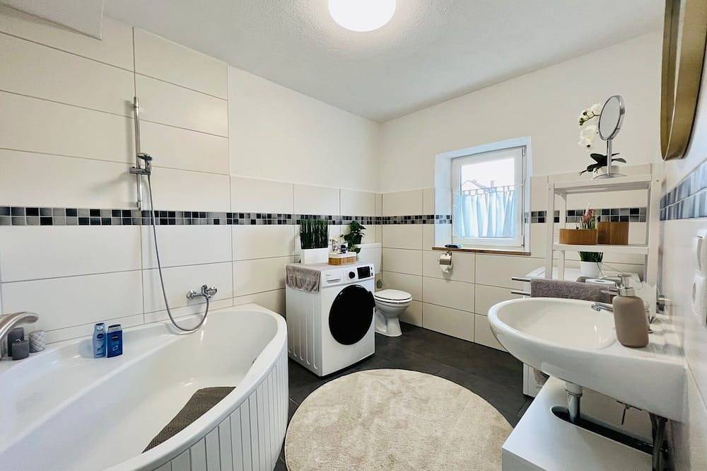 Ganze Wohnung, Modern, Thermen nah, Büro, Küche, Parkplatz in Bad Staffelstein, Oberes Maintal - Coburger Land