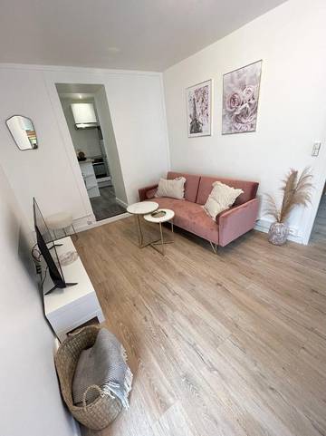 Gîte pour 2 personnes, avec jardin à Ennery