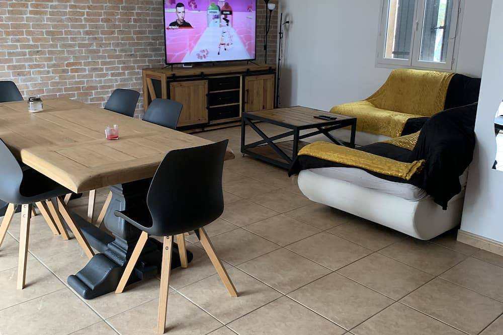 Villa 6 persons in Beaucaire, Nimes region