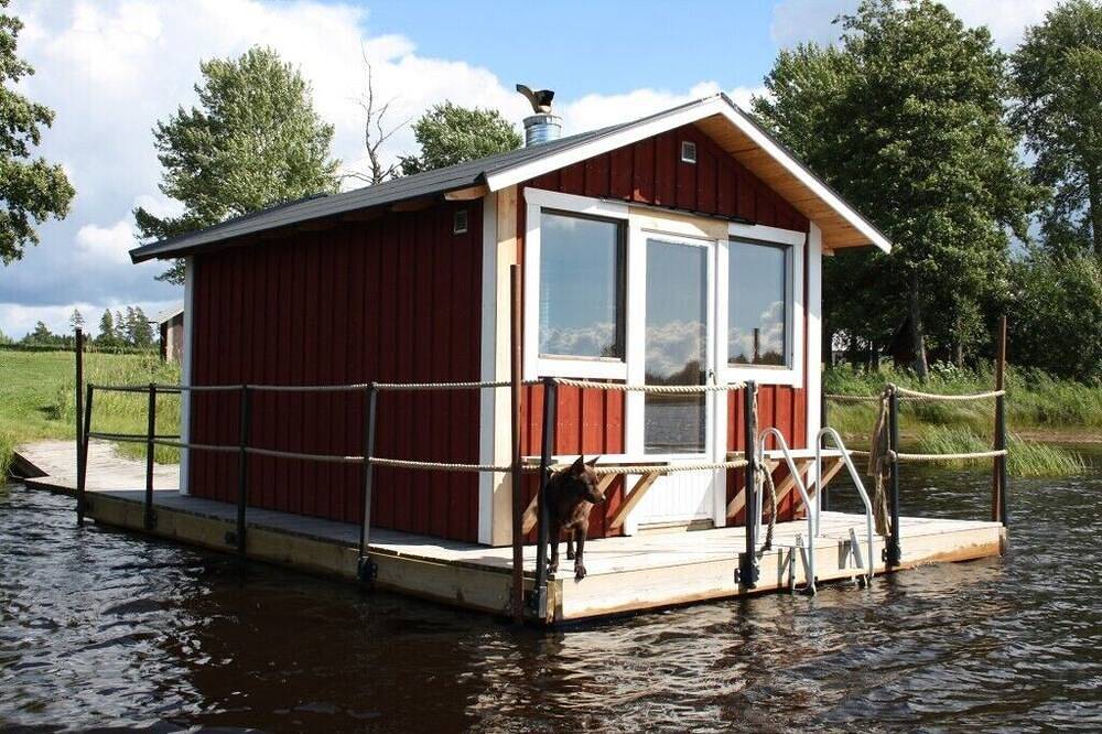 Herrliche Hütte nur wenige Meter vom Wasser in Söndra, Jönköpings län