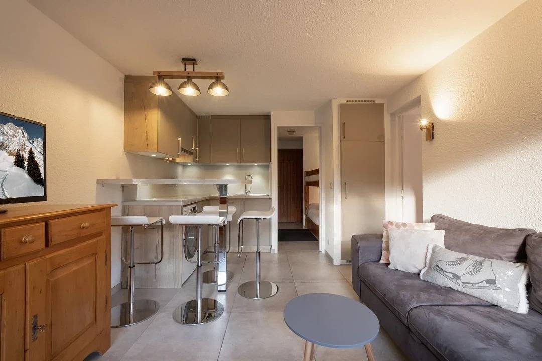 Entire holiday apartment, 2 rooms, 4 guests, slopes and shops proximity, garage in La Clusaz, Annecy region