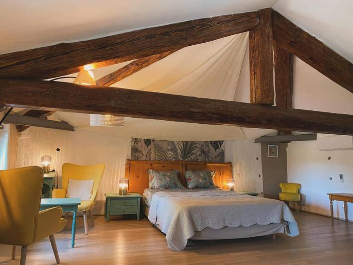 Location de vacances pour 2 personnes, avec piscine et jardin à Violès - 2