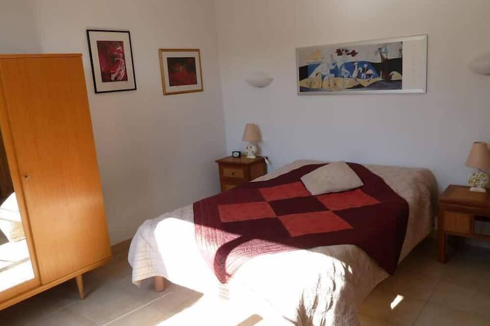 Dans St Florent  Villa T3 Piscine Chauffee  Jardin Privatif   Wi-Fi in Saint-Florent, Région de Calvi