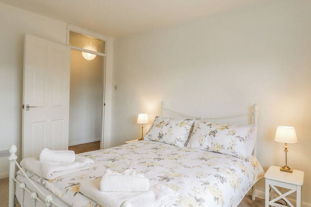 Redwood Cottage, family friendly, with a garden in Kimbolton in Bedford