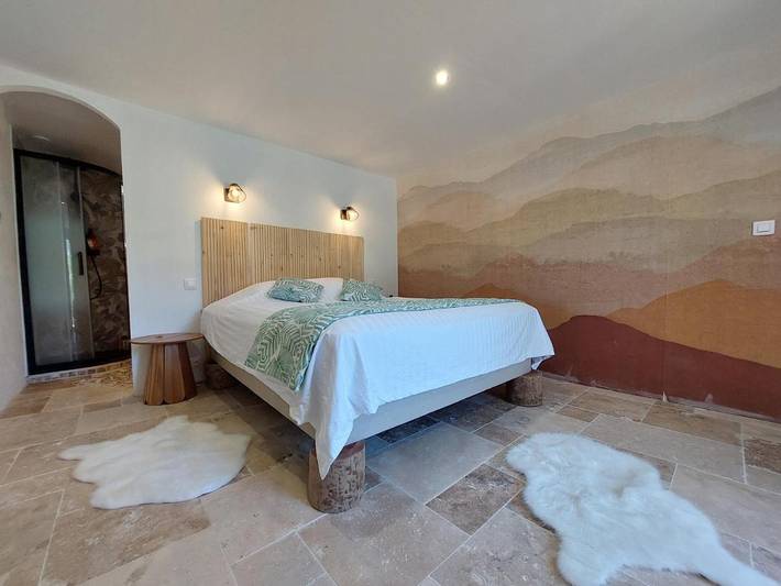 Gîte pour 2 personnes, avec piscine ainsi que vue et jardin à Vero