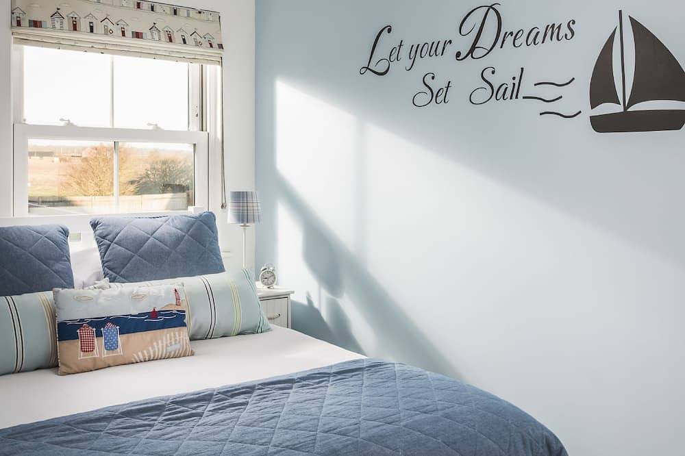 Camber Beach House -  a cottage that sleeps 6 guests  in 3 bedrooms in Camber, East Sussex