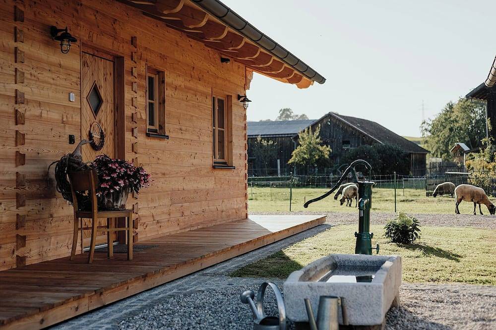 Ganze Wohnung, Modernes Chalet mit Whirlpool in Bayerbach, Bayerische Golf und Thermenland