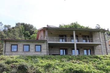 Gîte pour 6 personnes, avec jardin à Cabril