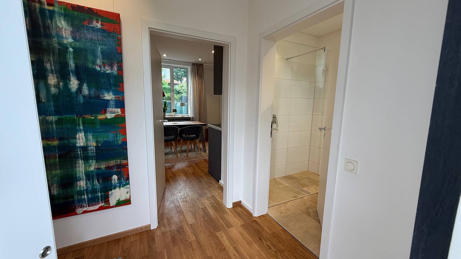 Entire apartment, Holiday Apartment 'Ederweg' with Private Terrace and Wi-Fi in Kassel, Hessisches Bergland