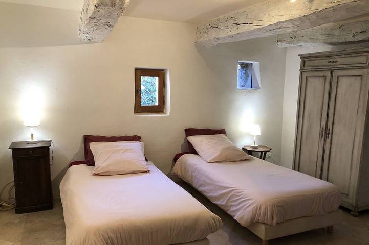 Location de vacances pour 10 personnes, avec Terrasse et Jardin à Ongles - 3