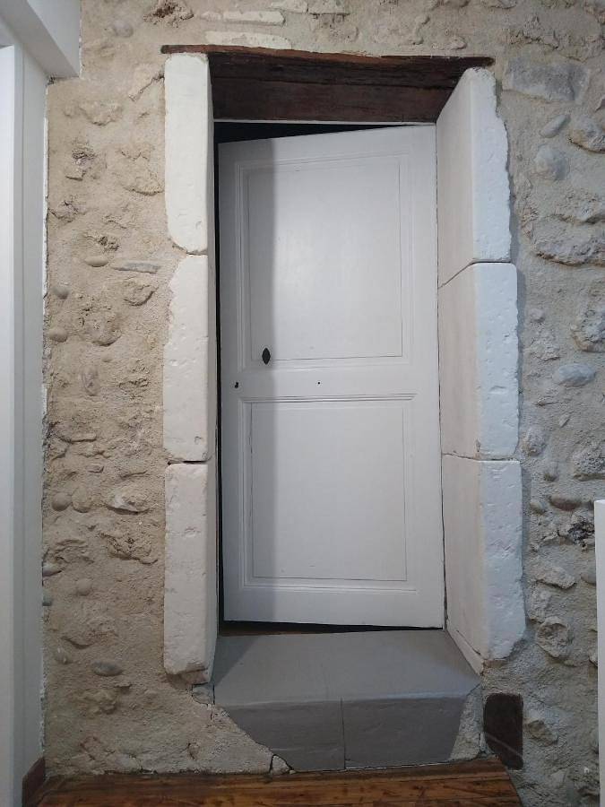 Appartement de vacances entier, Double Room with Private Bathroom in Pierrelatte, Région de nyons