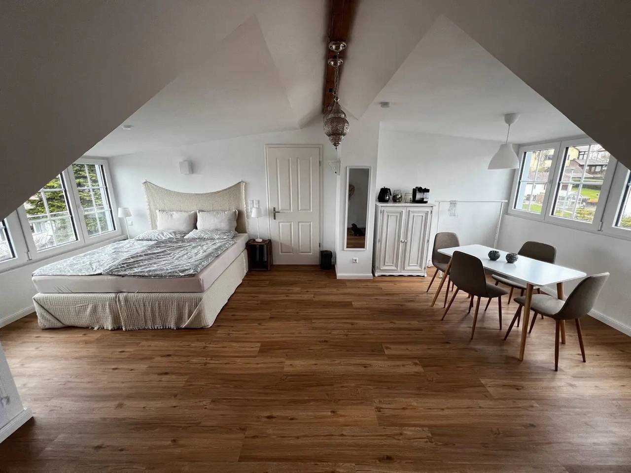 Ganze Wohnung, Apartment „Gemütlich Wohnen über Besigheim“ mit Bergblick und Wlan in Besigheim, Kraichgau