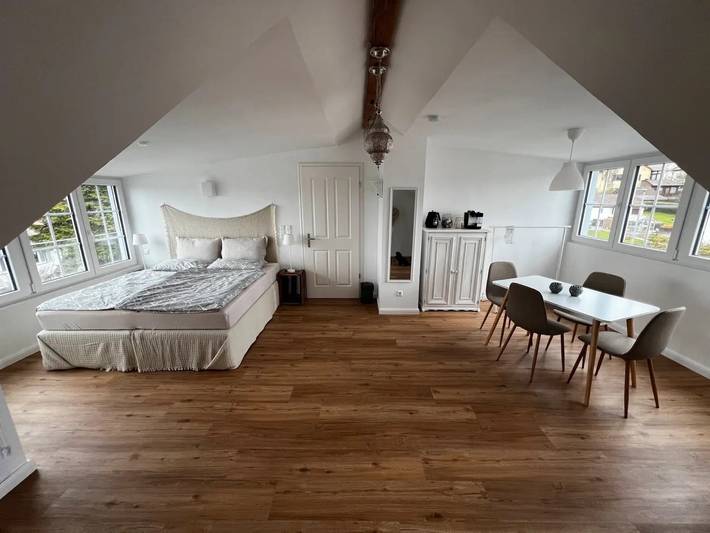 Geheel appartement, Appartement 'Gezellig wonen boven Besigheim' met bergzicht en wifi in Besigheim, Kraichgau