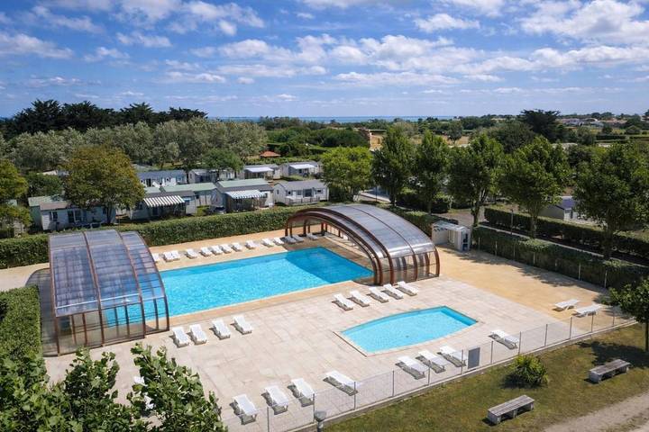 Parc de vacances pour 6 personnes, avec jacuzzi et sauna ainsi que terrasse et piscine, animaux acceptés en Charente-Maritime - 2