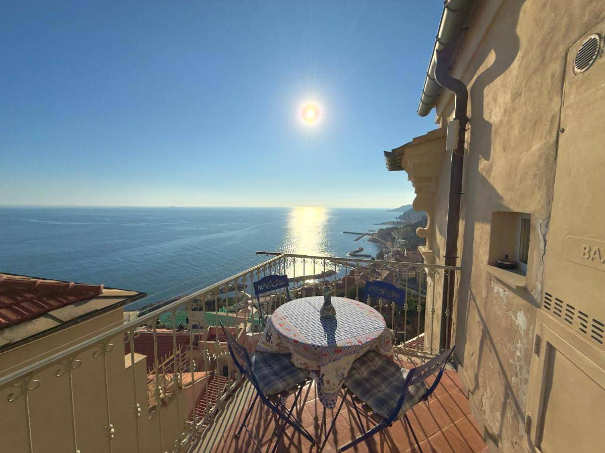 Casa Paradiso in Spiaggia d'Oro (Imperia), Imperia