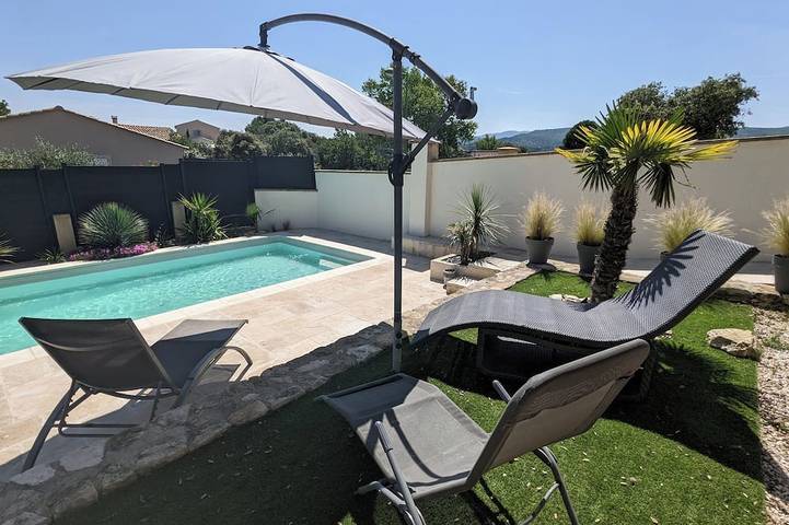 Gîte pour 2 personnes, avec jardin et terrasse à Apt