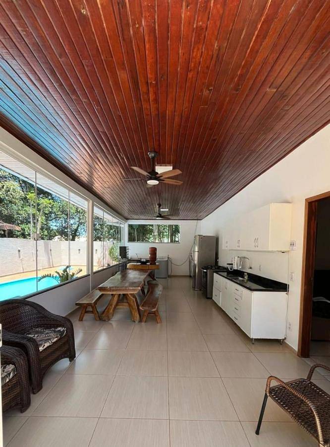 Casas e apartamentos de temporada para 10 pessoas, com jardim e piscina no Paraná